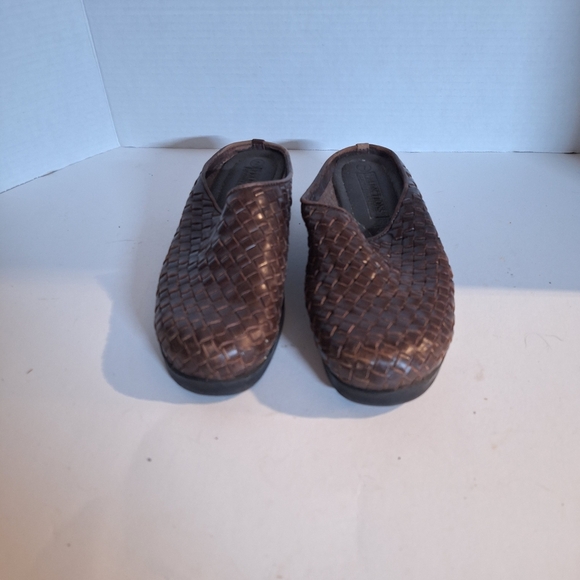 Predictions Brown Woven Mules - Picture 1 of 7